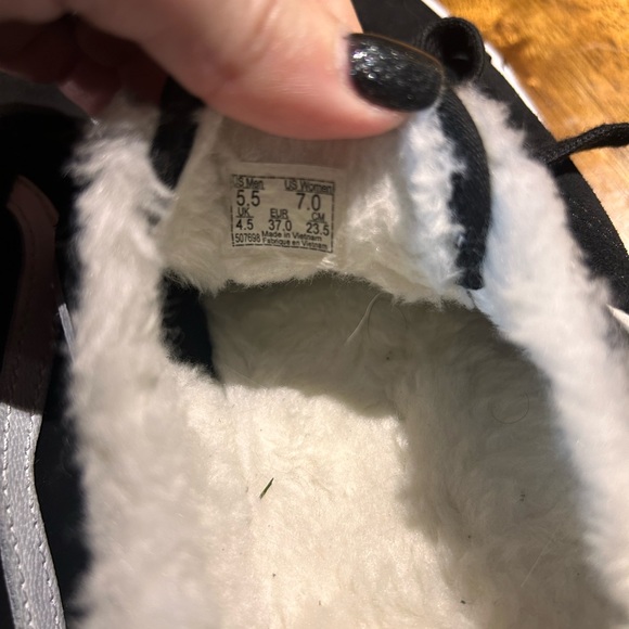 Fuzzy vans - Picture 5 of 5